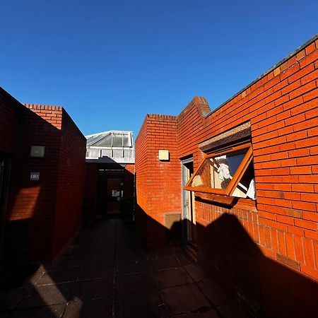 Two-Bedroom Flat Close To Uni & Shopping Center With Free Parking Coventry Kültér fotó